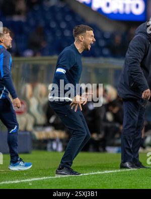 Porto, Guimaraes, Portugal. 24 février 2025. MARTIN ANSELMI, entraîneur-chef du FC Porto, réagit lors du match de Liga Portugal Betclic 2024/25 entre le FC Porto et Vitoria SC au EstÃ¡dio do Dragao le 24 février 2025 à Porto, Portugal. Score final : FC Porto 1 - 1 Vitoria SC (crédit image : © Miguel Lemos/ZUMA Press Wire) USAGE ÉDITORIAL SEULEMENT! Non destiné à UN USAGE commercial ! Crédit : ZUMA Press, Inc/Alamy Live News Banque D'Images