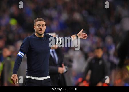 Porto, Portugal. 24 février 2025. Stade Dragao, Primeira Liga 2024/2025, FC Porto contre Vitoria de Guimaraes ; le manager du FC Porto Martin Anselmi donne les instructions à l'équipe, lors d'un match entre le FC Porto et Vitoria de Guimaraes pour la Primeira Liga 2024/2025 au stade Dragao de Porto le 24 février 2025. Photo : Daniel Castro/DiaEsportivo/Alamy Live News crédit : DiaEsportivo/Alamy Live News Banque D'Images
