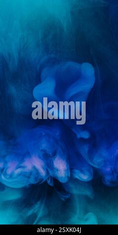 Fumée bleue. Arrière-plan abstrait. Peinture floue couleur eau explosion flux de fumée flottant scintillant particules de paillettes texture artistique. Banque D'Images