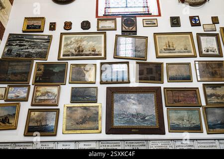 Photos à l'intérieur, photos votives, Basilique notre Dame, notre-Dame de la Garde, la bonne mère est une basilique catholique et le monument de mars Banque D'Images