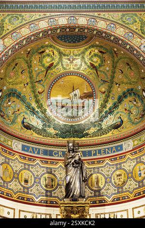 Abside à l'intérieur, mosaïque, Basilique notre Dame, notre-Dame de la Garde, la bonne mère est une basilique catholique et le monument de Marseille, France Banque D'Images