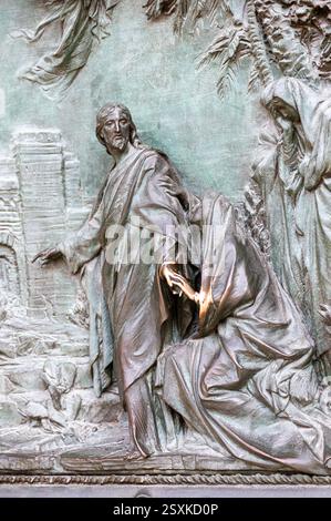 Porte principale de Milan Duomo Lodovico Pogliaghi Banque D'Images