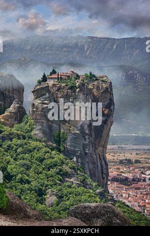 Médiéval Meteora Rock Monastère de la Sainte Trinité, (Agia Triada, Ayías Triádhos, Ayia Triada) Météores, Grèce Banque D'Images
