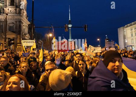 Manifestation ukrainienne pour le 3ème anniversaire de la guerre de Russie contre l'Ukraine Banque D'Images