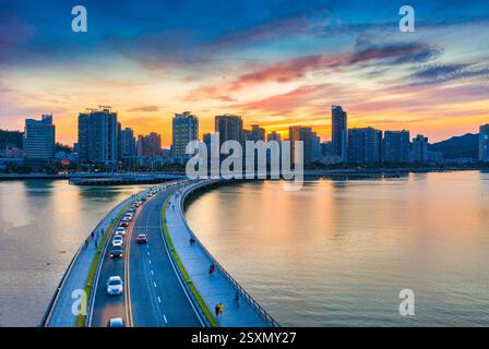 New Moon Bridge City paysage sur l'île de Yeli, ville de Zhuhai, Chine Banque D'Images