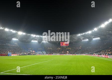 24 février 2025, stade Olimpico, Rome, Italie ; Serie A Enilive Football match ; Roma contre Monza ; Une vue générale du stade Olimpico avec la main Banque D'Images