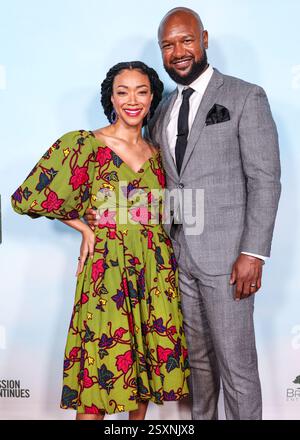 Hollywood, États-Unis. 24 février 2025. HOLLYWOOD, LOS ANGELES, CALIFORNIE, États-Unis - 24 FÉVRIER : Sonequa Martin-Green et son mari Kenric Green arrivent à la projection spéciale de Los Angeles de 'My Dead Friend Zoe' de Briarcliff Entertainment qui s'est tenue au Hollywood Legion Theater à Hollywood American Legion Post 43 le 24 février 2025 à Hollywood, Los Angeles, Californie, États-Unis. (Photo de Xavier Collin/image Press Agency) crédit : image Press Agency/Alamy Live News Banque D'Images
