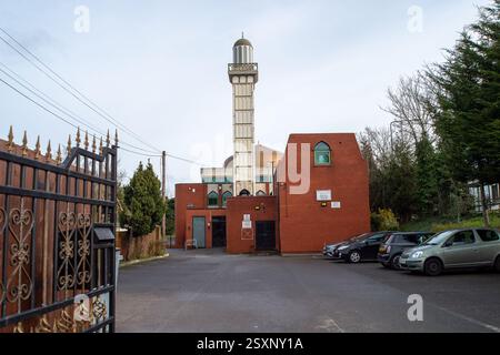 Slough, Berkshire, Royaume-Uni. 25 février 2025. Une mosquée à Diamond Road, Slough, Berkshire. Crédit : Maureen McLean/Alamy Banque D'Images