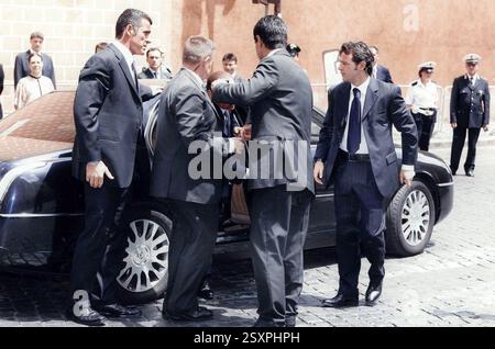 14 Giugno 2008 Roma Archivio Storico Olycom/Lapresse Flavio Briatore (Verzuolo, 12 aprile 1950) è un imprenditore, dirigente d'azienda, dirigente sportivo, personaggio televisivo e socialite Italiano. È conosciuto principalmente per essere stato team manager in Formula 1, con la scuderia Benetton poi divenuta Renault, e per essere a capo del Gruppo internazionale di Hospitality di lusso Majestas, précédentemente nota come Billionaire Life. Nella Foto : matrimonio Flavio Briatore e Elisabetta Gregoraci, l'arrivo Silvio Berlusconi dans la photo : mariage de Flavio Briatore et Elisabetta Gregoraci, Banque D'Images