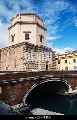 L'église Santa Caterina à Livourne, en Italie. Livourne a été fondée en 1017 comme l'une des petites forteresses côtières la protection de Pise. Banque D'Images