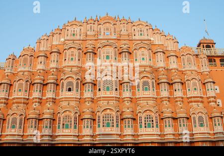 Façade orientale du Hawa Mahal (Palais des vents), Jaipur, Rajasthan, Inde Banque D'Images