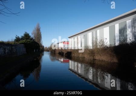 Le canal de Birmingham et Fazeley à Erdington, Birmingham, West Midlands, Royaume-Uni Banque D'Images