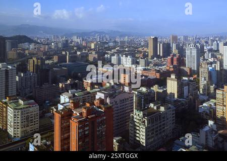 TAIPEI, TAÏWAN -12 Jan 2025- vue paysage des bâtiments de Taipei, la capitale de Taïwan. Banque D'Images