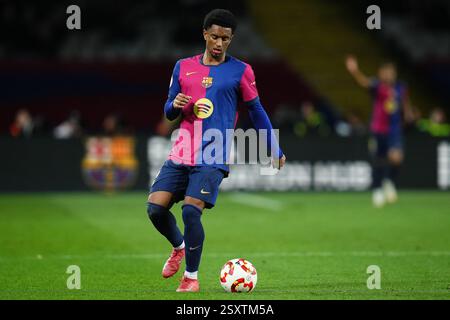 Barcelone, Espagne. 26 février 2025. Alejandro Balde du FC Barcelone lors du match de la Copa del Rey, demi-finale, étape 1, entre le FC Barcelone et l'Atletico de Madrid a joué au stade Lluis Companys le 25 février 2025 à Barcelone, en Espagne. (Photo de Bagu Blanco/PRESSINPHOTO) crédit : AGENCE SPORTIVE PRESSINPHOTO/Alamy Live News Banque D'Images