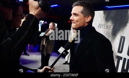 Washington DC, Maryland, États-Unis. 25 février 2025. (Nouveau) wagner moura sur Apple tv Ã¢â‚¬Å“dope thiefÃ¢â‚¬Â tapis rouge. 25 février 2025, New york, états-unis : le célèbre acteur brésilien wagner moura (manny carvalho dans la série) a participé à la projection tapis rouge de dope Thief-ny qui fait ses débuts mondiaux sur Apple tv au Regal union Square. Les deux premiers épisodes sortiront le vendredi 24 mars 2025, suivis de nouveaux épisodes tous les vendredis jusqu'en avril 25. Obligatoire (crédit image : © Niyi Fote/TheNEWS2 via ZUMA Press Wire) USAGE ÉDITORIAL SEULEMENT! Non destiné à UN USAGE commercial ! Banque D'Images