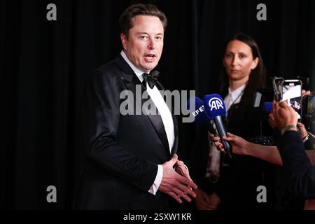 (DOSSIER) la pétition canadienne visant à révoquer la citoyenneté d’Elon Reeve Musk rassemble plus de 250 000 signatures. MIRACLE MILE, LOS ANGELES, CALIFORNIE, États-Unis - 13 AVRIL : Président-directeur général (PDG) et architecte de produits de Tesla, Inc, fondateur, PDG et ingénieur en chef de SpaceX, propriétaire, Directeur de la technologie (CTO) et Président exécutif de X Corp. (anciennement Twitter), fondateur de The Boring Company et XAI, co-fondateur de Neuralink, OpenAI, Zip2 et X.com (une partie de PayPal), Président de la Musk Foundation, conseiller principal du Président des États-Unis Donald John et Administrateur/Chef du Département Banque D'Images