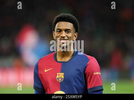 Sabadell, Barcelone, Espagne. 25 février 2025. Barcelone Espagne 25.02.2025 Alejandro Balde (FC Barcelone) sourire lors de la Copa del Rey entre le FC Barcelone et l'Atletico de Madrid à l'Estadi Olimpic Lluis Companys le 25 février 2025 à Barcelone. (Crédit image : © Xavi Urgeles/ZUMA Press Wire) USAGE ÉDITORIAL SEULEMENT! Non destiné à UN USAGE commercial ! Banque D'Images