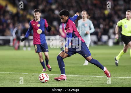 Alejandro Balde du FC Barcelone lors de la Coupe d'Espagne, Copa del Rey, demi-finale, match de 1ère manche entre le FC Barcelone et l'Atletico Madrid le 25 février 2025 à l'Estadi Olimpic Lluis Companys à Barcelone, Espagne Banque D'Images