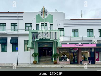 Entrée à l'emblématique hôtel maçonnique Art déco à Napier Hawkes Bay en Nouvelle-Zélande Banque D'Images