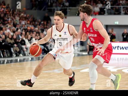Justus Hollatz #2 d'Allemagne, Konstantin Kostadinov #15 de Bulagaria Allemagne vs Bulgarie FIBA Eurobasket Qualifiers 2025 Groupe phase Groupe d 23.02.2025 Brose Arena Bamberg © diebilderwelt / Alamy Stock Banque D'Images