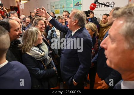 Le premier ministre François Bayrou visite pour la deuxième fois le salon agricole 2025, à la porte de Versailles, Paris, le 26 février 2025. - 26/02/2025 - France / Ile-de-France (région) / Paris - Julien Mattia / le Pictorium Banque D'Images