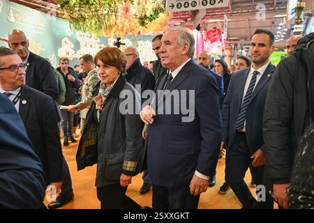 Le premier ministre François Bayrou visite pour la deuxième fois le salon agricole 2025, à la porte de Versailles, Paris, le 26 février 2025. - 26/02/2025 - France / Ile-de-France (région) / Paris - Julien Mattia / le Pictorium Banque D'Images