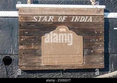 Star of India plaque historique accrochée sur le côté du navire au Musée maritime de San Diego Californie, bateau barque Sailing Vessel Tall Ship Banque D'Images