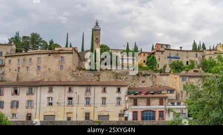 Paysage autour de Vaison-la-Romaine, une ville du département du Vaucluse en Provence dans le sud-est de la France. Banque D'Images