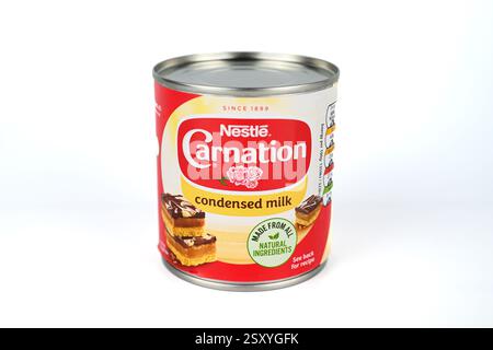 Lait condensé Nestlé Carnation – pays de Galles, Royaume-Uni – 18 février 2025 Banque D'Images