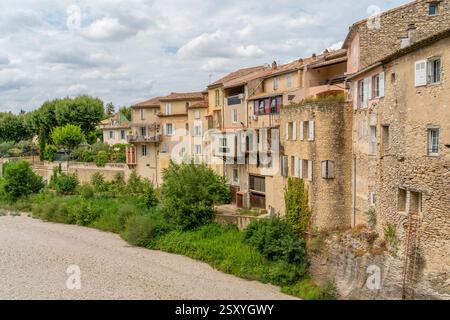 Paysage autour de Vaison-la-Romaine, une ville du département du Vaucluse en Provence dans le sud-est de la France. Banque D'Images