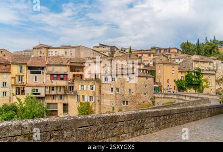 Paysage autour de Vaison-la-Romaine, une ville du département du Vaucluse en Provence dans le sud-est de la France. Banque D'Images
