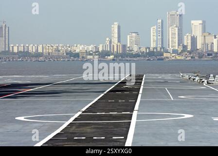 Pont d'envol du porte-avions INS viraat R22 indian Navy, Bombay, Mumbai, Maharashtra, Inde, Asie Banque D'Images