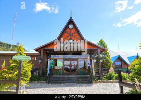 Façade de la gare du Tren del fin del Mundo ('train du bout du monde') ou chemin de fer du sud de Fuegian près d'Ushuaia dans la Terre de feu Banque D'Images
