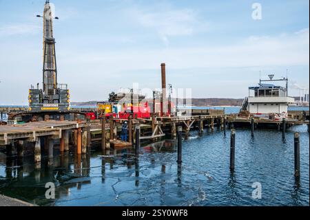 Kiel, Deutschland, 20. Fév. 2025 Kieler Hafen im Februar 2025 Im Bereich des historischen Olympiahafen werden die Liegeplätze erneuert. *** Kiel, Allemagne, 20 février 2025 Port de Kiel en février 2025, les postes d'amarrage du quartier historique du port olympique sont en cours de rénovation Banque D'Images