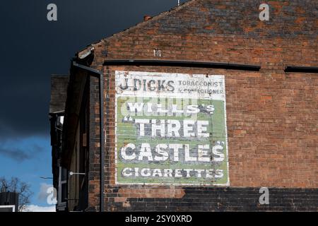 Will`s Three Castles cigarettes publicité, Edwards Street, Erdington, Birmingham, Royaume-Uni Banque D'Images