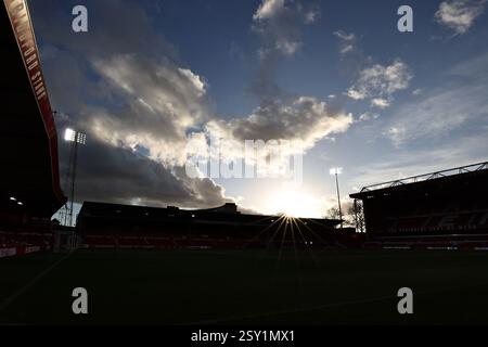 Nottingham, Royaume-Uni. 26 février 2025. Vue générale du City Ground, domicile de Nottingham Forest devant le match de premier League anglaise de Nottingham Forest FC contre Arsenal FC, au City Ground, Nottingham, Angleterre, Royaume-Uni le 26 février 2025 crédit : James Holyoak/Every second Media crédit : Every second Media/Alamy Live News Banque D'Images