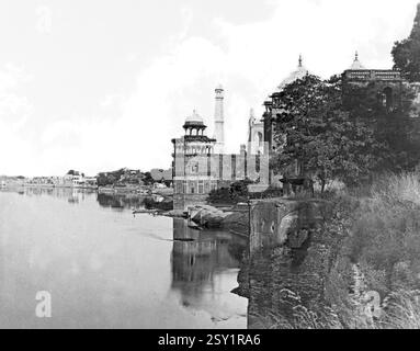 Ancienne lanterne vintage de la rivière yamuna à taj mahal, uttar pradesh, Inde, Asie Banque D'Images