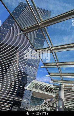 Les immeubles de grande hauteur en verre à Tokyo, Japon Banque D'Images
