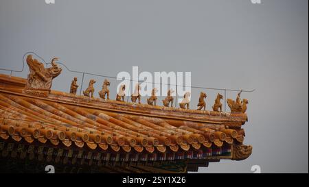Toit chinois avec des créatures mythiques Banque D'Images