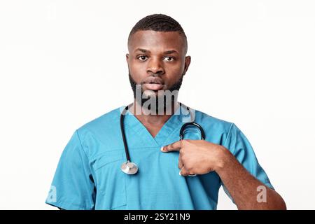 Docteur homme africain surpris du doigt Banque D'Images