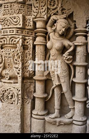 Statue sur le mur du puits de reines, Patan, Gujarat, Inde, Asie Banque D'Images