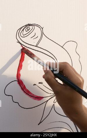 Fille coloriant Rose fleur Pune Maharashtra Inde Asie Banque D'Images