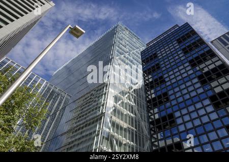 Les immeubles de grande hauteur en verre à Tokyo, Japon Banque D'Images