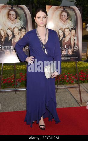 HOLLYWOOD, CA - AOÛT 31 : L'actrice Michelle Trachtenberg arrive à la première de «Sister Cities» de Lifetime au Paramount Theatre le 31 août 2016 Banque D'Images