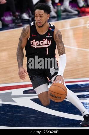 Washington, États-Unis. 26 février 2025. WASHINGTON, DC - FÉVRIER 26 : Anfernee Simons (1), garde des Trail Blazers de Portland, avance lors d'un match NBA entre les Wizards de Washington et les Trail Blazers de Portland, le 26 février 2025 au Capital One Arena, à Washington, DC. (Photo de Tony Quinn/SipaUSA) crédit : Sipa USA/Alamy Live News Banque D'Images