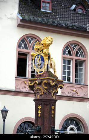 Wiesbaden, Allemagne - 10.05 2018 : parlement de Hesse à Wiesbaden. Allemagne avec lion doré comme symbole pour la Hesse Banque D'Images