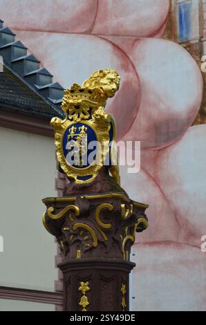 Wiesbaden, Allemagne - 10.05 2018 : parlement de Hesse à Wiesbaden. Allemagne avec lion doré comme symbole pour la Hesse Banque D'Images