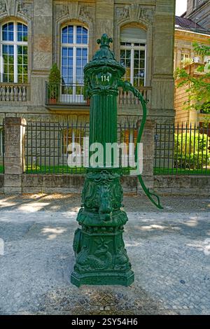 Charlottenburg, Wasserpumpe, historisch, Villa, historisch, Berlin Deutschland, Charlottenburg, pompe à eau, historique, villa, historique, germe de Berlin Banque D'Images