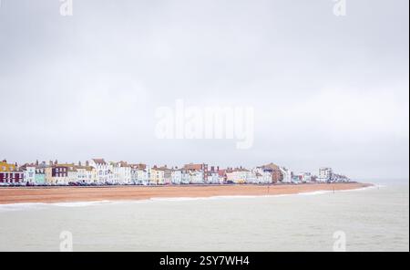 Une photo grand angle de Deal Town Kent, Angleterre depuis l'embarcadère. Banque D'Images