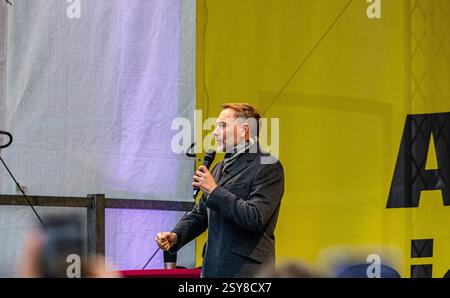 Freiburg im Breisgau, Allemagne, 3 février 2025 : candidat à la chancelière Christian Linder (FDP) lors de son discours sur la place de l'ancienne synagogue. Banque D'Images